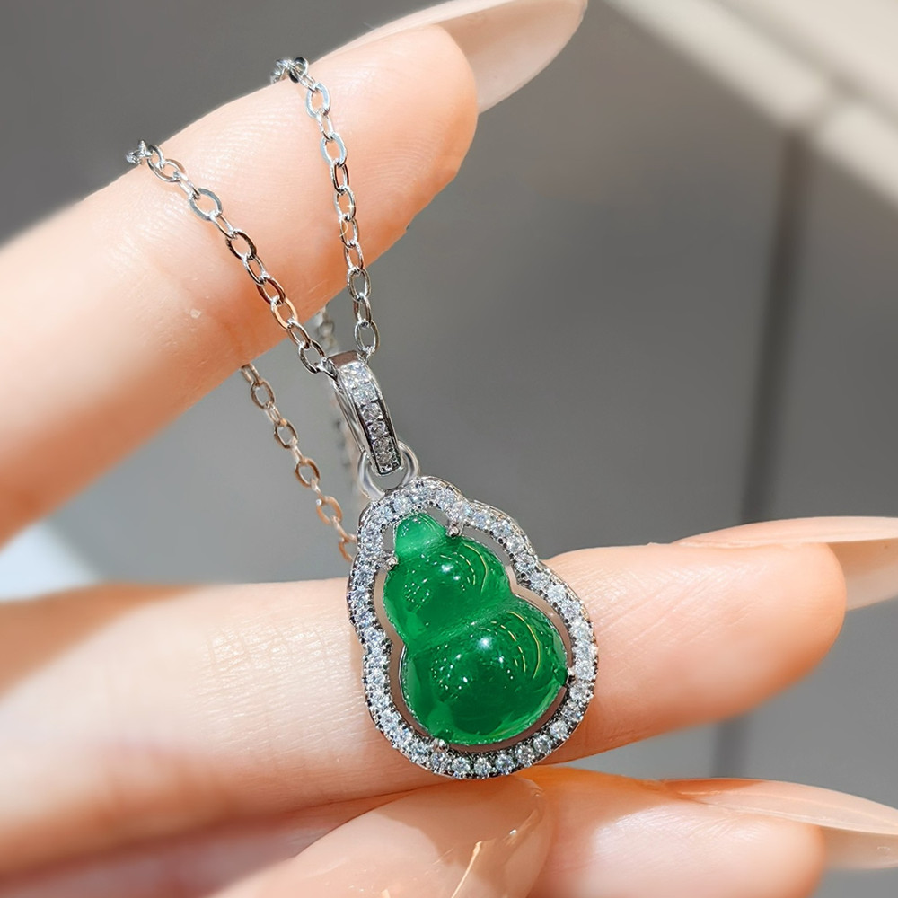 Crystal Choker Necklace - Natural Green Agate Emerald Gemstones Calabash