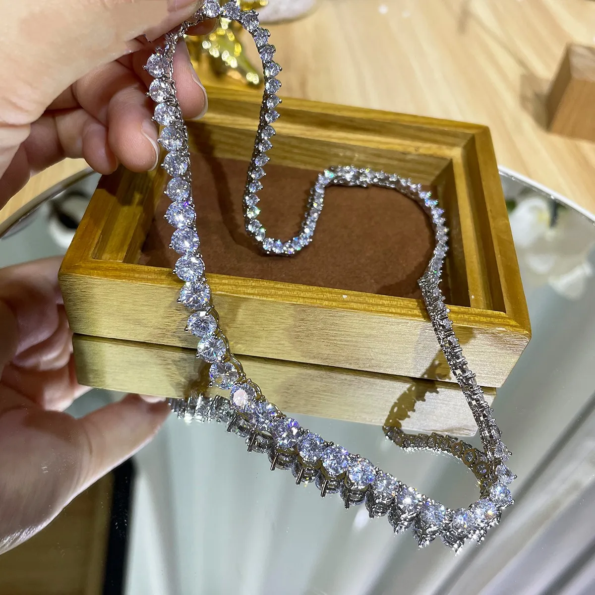 Luxury Designer 7MM Iced Out T - Crystal Choker Necklace 评论和价格