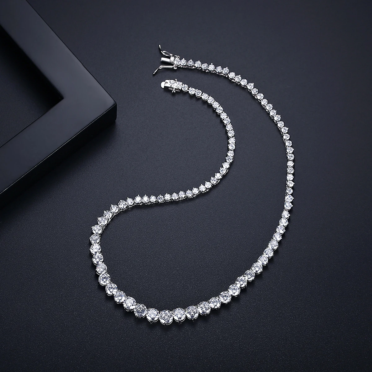 Luxury Designer 7MM Iced Out T - Crystal Choker Necklace 评论和价格