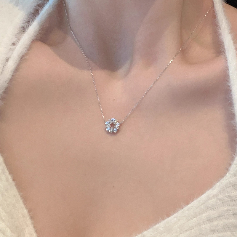 925 Sterling Silver Exquisite  - Crystal Choker Necklace 评论和价格